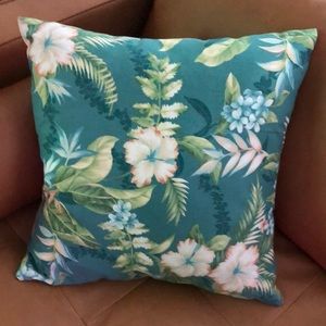 NWT Beautiful New Vintage-Inspired Floral w/Woven Reverse Side Throw Pillow